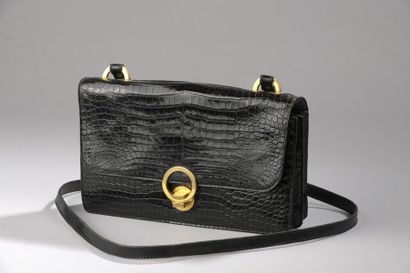 null HERMÈS
Sac à main modèle "Ring" en cuir de crocodile (crocodylus porosus) noir...