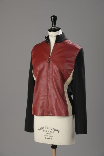null JEAN-LOUIS SCHERRER
Gilet en tricot de laine mérinos noir et cuir rouge et ivoire,...