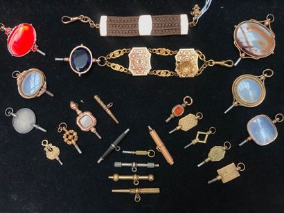 null Six clés de montre en or jaune 18k unies, à godrons ou à filets.
XIXe siècle.
Long....