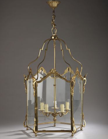 null Importante lanterne pentagonale en bronze doré à décor de consoles et coquilles,...