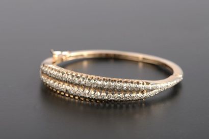 null Bracelet semi-rigide en or jaune et or gris 18K, entièrement pavé de petits...