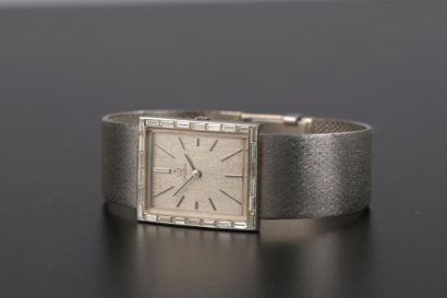 null OMEGA
Montre bracelet unisexe en or gris 18K, le cadran rectangulaire à index...