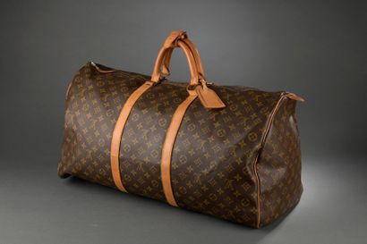 null LOUIS VUITTON
Sac de voyage modèle "Keepall" en toile monogrammée et cuir naturel,...