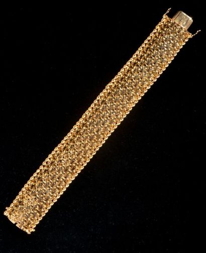 null Bracelet manchette en or jaune 18K à maille fantaisie imbriquée.
Long. : 19...