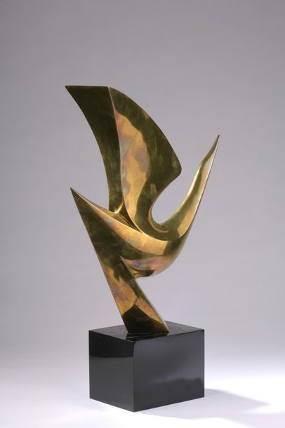 null Philippe JEAN (1931-1987).
L'envol.
Bronze poli sur socle noir, signé et numéroté...