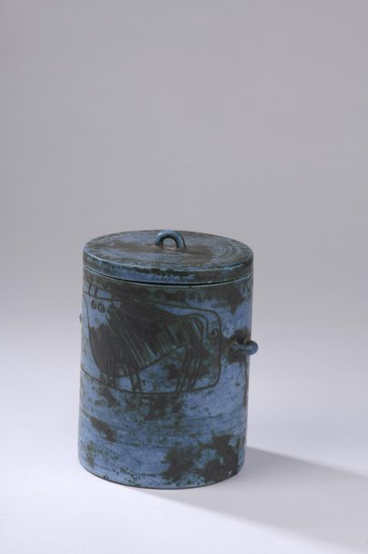 null Jacques BLIN (1920-1995).
Pot couvert cylindrique à trois petites prises en...
