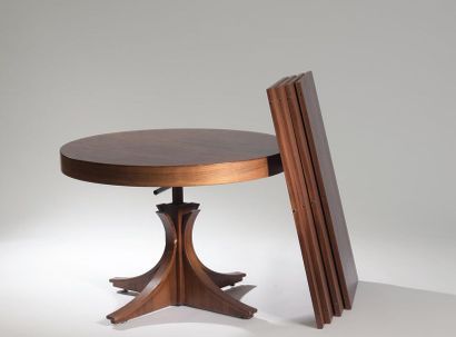 null Luigi BARTOLINI (1892-1963).
Table basse circulaire en placage d'ébène de macassar...