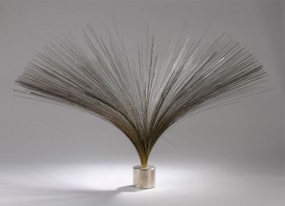 null Harry BERTOIA (1915-1978).
Sculpture cinétique "Spray" en fils d'acier laitonné...