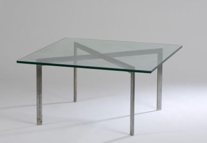 null Ludwig MIES VAN DER ROHE (1886-1969) pour les éditions KNOLL.
Table carrée modèle...