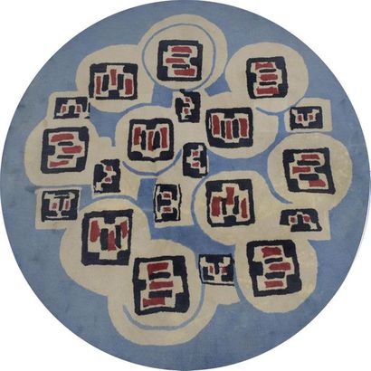 null Natalia DUMITRESCO (1915-1997) 
Tapis circulaire modèle "Comana" en laine bleue,...