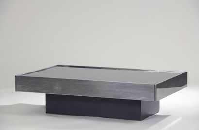null Willy RIZZO (1928-2013). 
Table basse rectangulaire, le plateau en verre teinté...