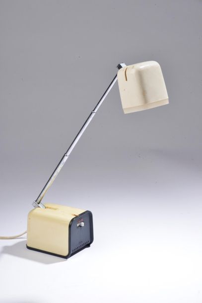 null KREO.
Petite lampe de bureau modèle "Kreo Lite Hiscope", la base et l'abat-jour...