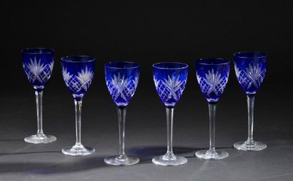 null SAINT-LOUIS.
Six verres roemers en cristal incolore doublé bleu cobalt gravé...