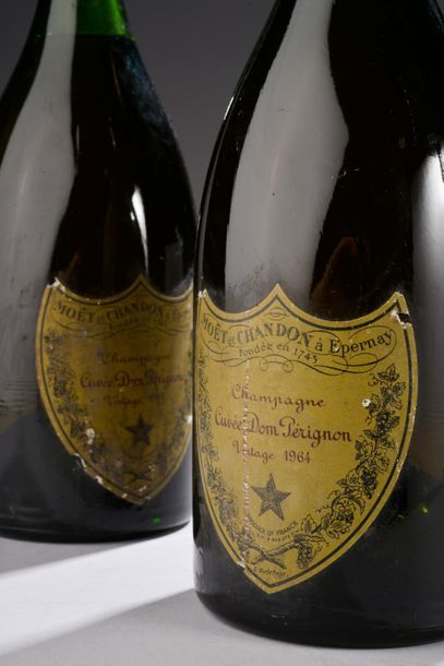 null 2 bouteilles CHAMPAGNE "Dom Pérignon", Moët Chandon 1964 (ela, TLB, très léger...