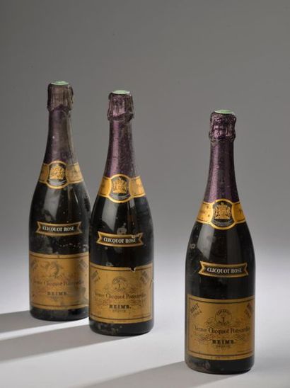 null 3 bouteilles CHAMPAGNE rosé, Veuve Clicquot 1966 (ets, très beaux niveaux) 