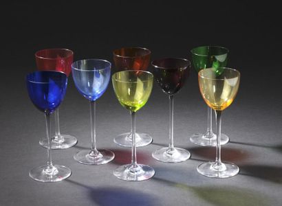 null BACCARAT. 
Huit verres à vin du Rhin, modèle "Perfection", les coupes en cristal...