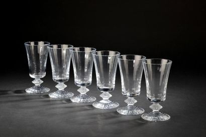 null BACCARAT. 
Suite de six verres à pied en cristal à côtes vénitiennes, modèle...