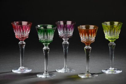 null BACCARAT.
Cinq verres à pied roemers, modèle "Piccadilly", en cristal incolore...