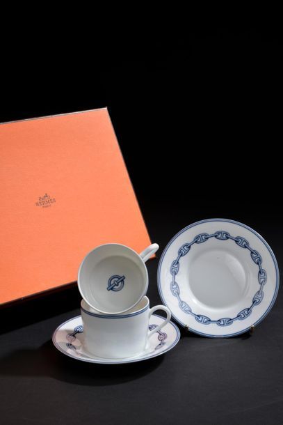 null HERMÈS
Tête à tête en porcelaine modèle "Chaine d'ancre" à décor en camaïeu...