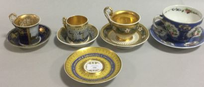 Paris et Moscou Four porcelain cups and five saucers with various decorations of...