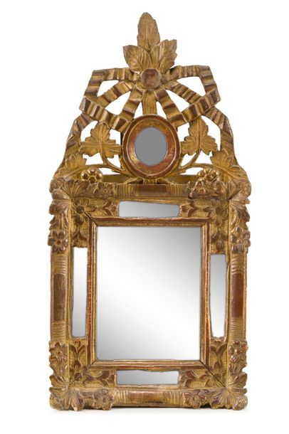 null Small glass with double frames in carved and gilded wood. Decoration of flowers...