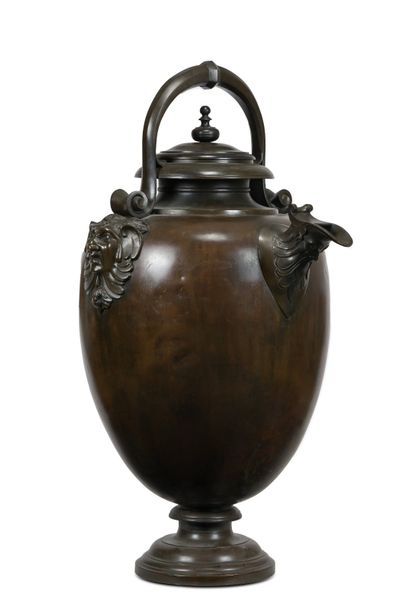 Grande jarre en bronze.
Important vase couvert...