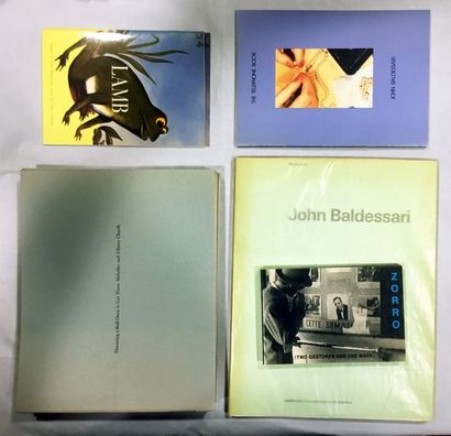 null BALDESSARI JOHN (né en 1931)

The telephone book (with pearls)

Gant, Imshoot,...