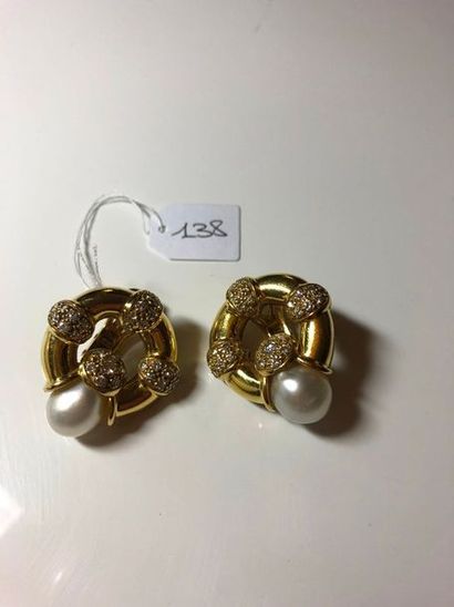 Pair of 18K (750) yellow gold earrings made...