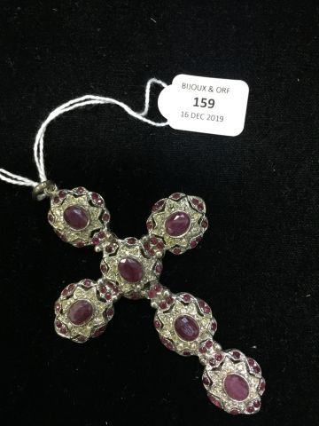 null Silver cross decorated with garnet-coloured stones. Doubled.
Gross weight: 25...