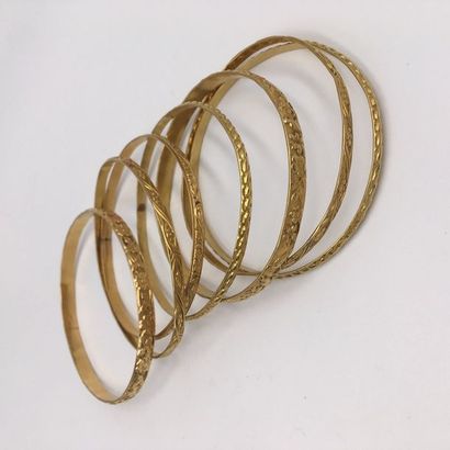null Weekbook composed of seven rigid bracelets in yellow gold (750 thousandths)...