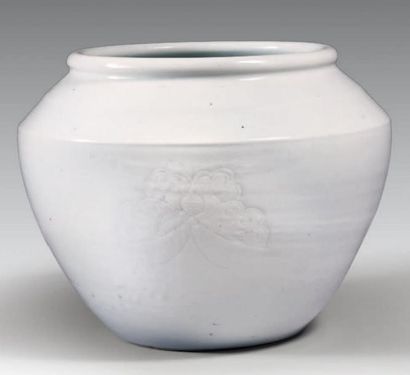 Vase à col ouvert en porcelaine émaillée...