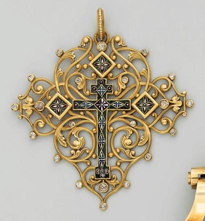 null Croix pendentif en or jaune émaillé noir appliqué au centre d'une autre croix...