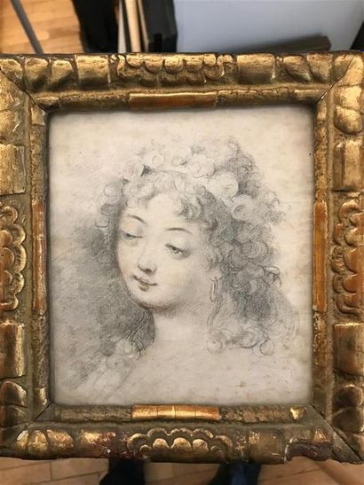 null Ecole française du 19ème siècle 
Portrait de jeune femme
Plume et crayon
25...