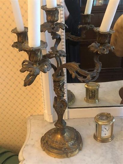 null Paire de candélabres en bronze doré à quatre bras.
Style Rocaille.
H. 43 cm