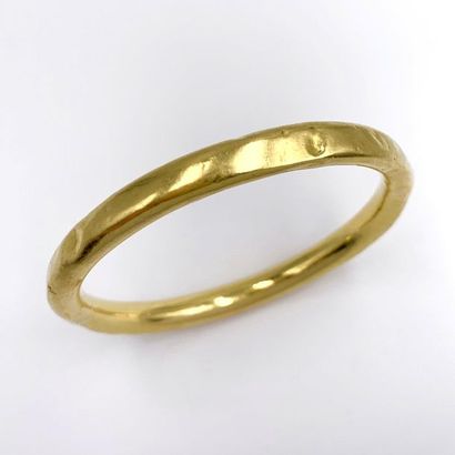 null BRACELET "rush" rigid yellow gold (750 thousandths) plain. Shocks and restorations.
Length:...