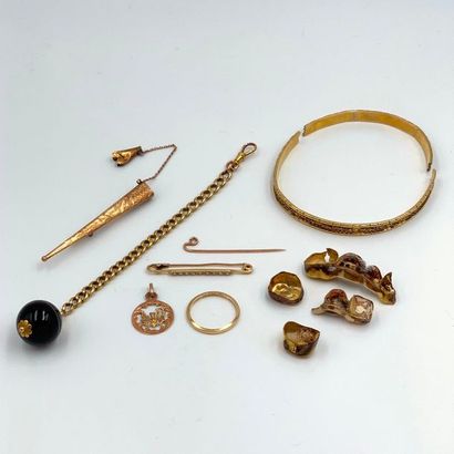 LOT in yellow gold (750 thousandths) comprising:
-...