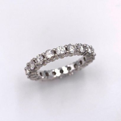null ALLIANCE in white gold (750 thousandths) set with 20 brilliant-cut diamonds.
Finger:...