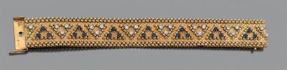 null BRACELET «manchette» en or jaune (750 millièmes) à maille tressée et motifs...