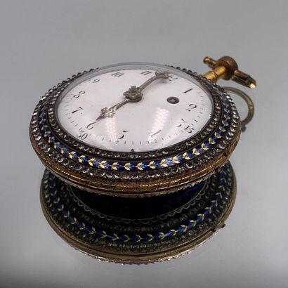 null POCKET WATCH in chiselled gold-plated metal. The bezel and case set with alignments...
