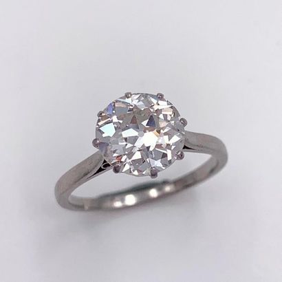 null RING "solitaire" in platinum (950 thousandths) set with an antique cut diamond.
Finger:...