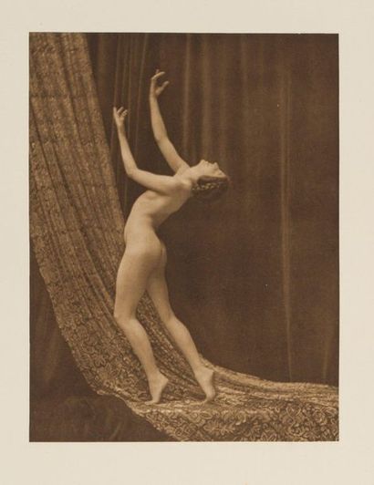 LARYEW Naked. One hundred original photographs. Paris, Librairie des Arts décoratifs,...