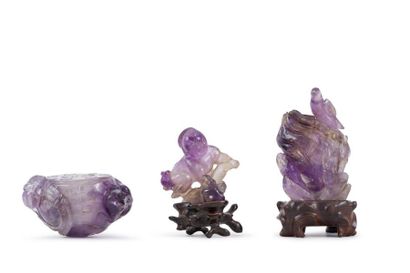 CHINE - XXe siècle Small covered amethyst vase in the shape of a lemon digit, the...
