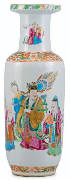 CHINE, Canton - Début du XXe siècle Vase de forme cylindrique à col étroit en porcelaine...