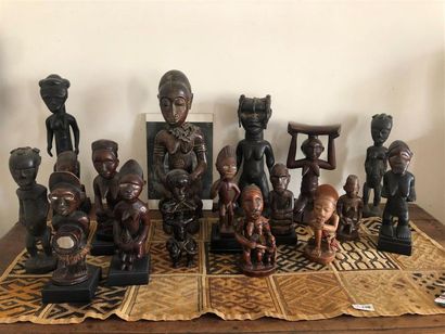 null lot de 17 pièces : 
CONGO : statuette reliquaire abdominal + statuette féminine...