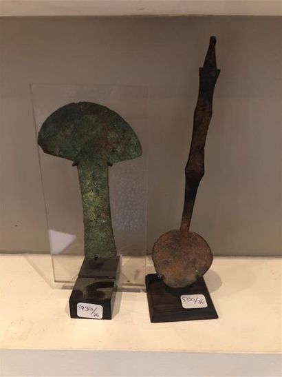 null Lot of 2 pieces of style :
- PERU: Tumi, bronze 
- MALI : Iron spoon