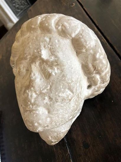 null Female head tiara. Marble, worn surface
