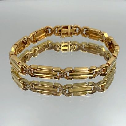 BRACELET in yellow gold (750) with a geometrical...