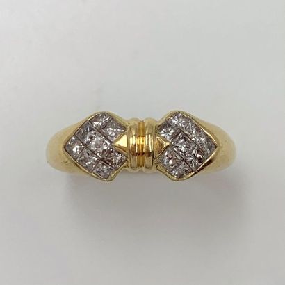 null RING "knot" in yellow gold (750) set with pavings of sixteen calibrated diamonds...