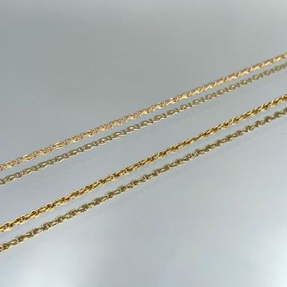 null Two CHAINS in yellow gold (750). 
 Length: 35-39 m (adjustable) and 41 cm. Total...