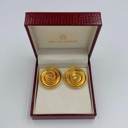 null LALAOUNIS 
Pair of "spiral" EAR CLIPS in yellow gold (750). Traces of oxidation....